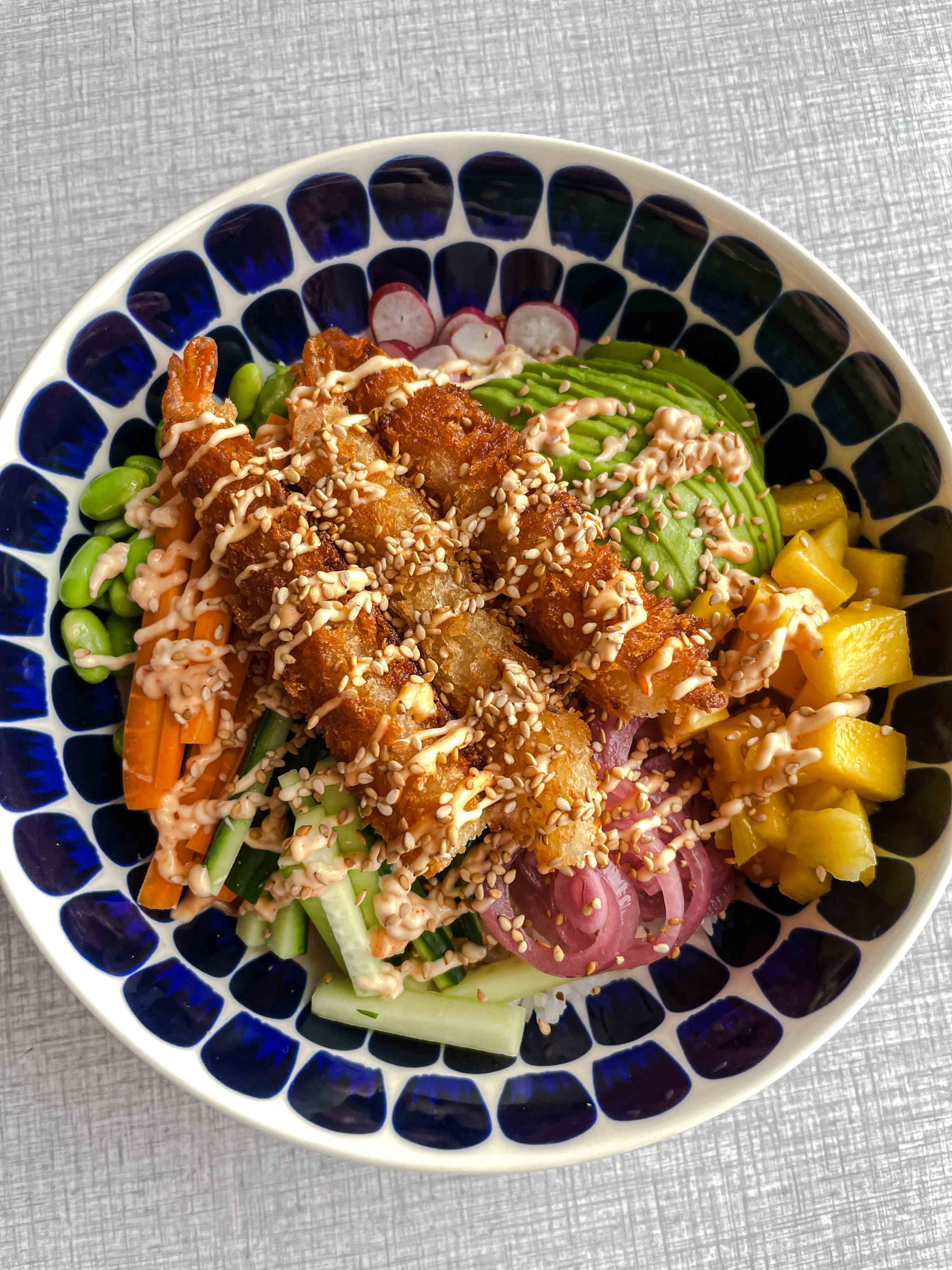 Poke Bowl med crispy rejer