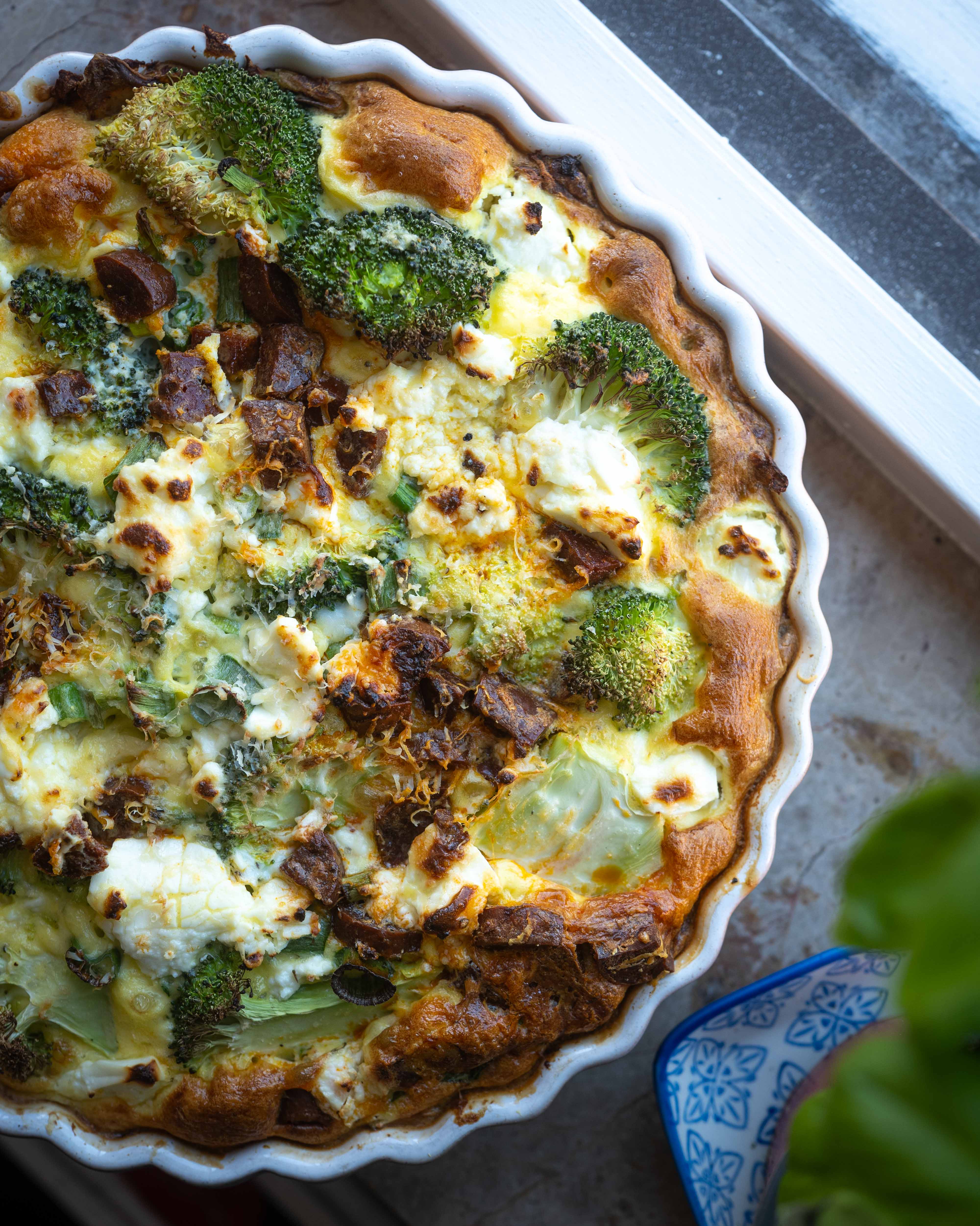 Kartoffeltærte med broccoli og chorizo – en nem og anderledes tærte
