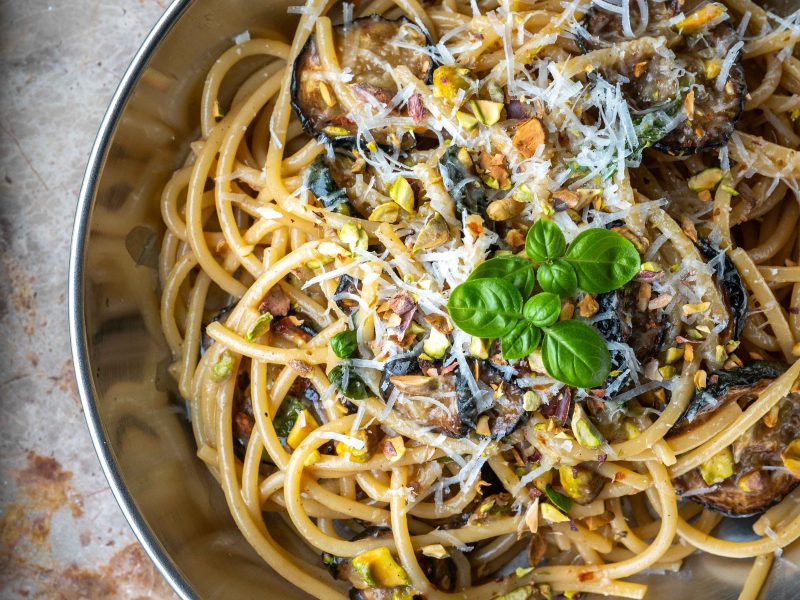 Spaghetti med squash og pistacienødder